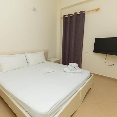 Premier Guest House Vlorë Buitenkant foto